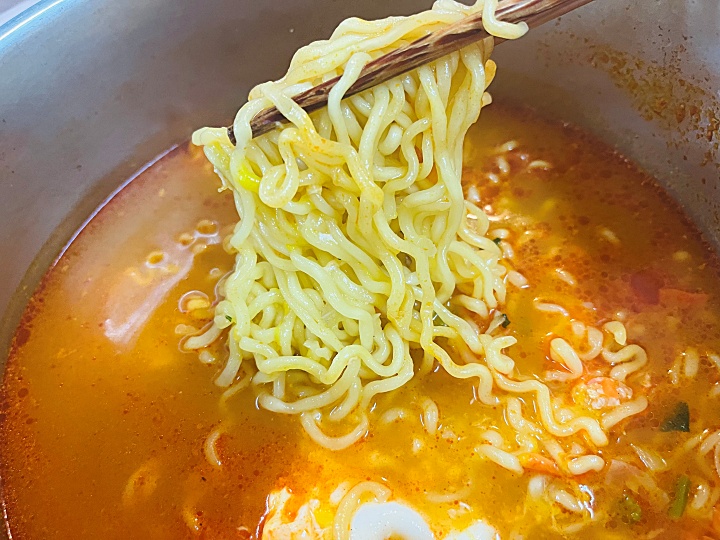 젓가락으로 건져본 라면면발