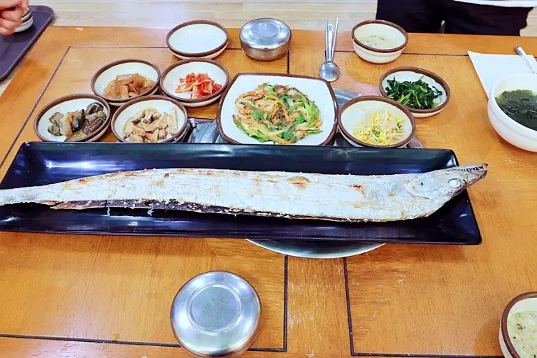 생활의달인 제주 갈치 통갈치 가시 뼈 내장 발라내는 숟가락 운전 달인 맛있는 갈치구이 갈치조림 식당 은둔식달 오늘방송 맛집 정보