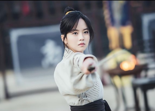  김소현 나이 키(달이 뜨는 강 드라마 출연)