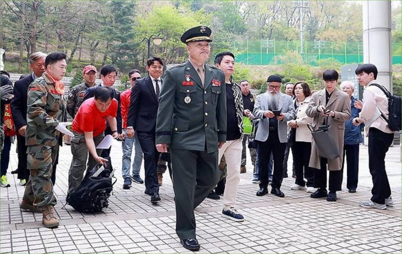 군복을 입고 출석한 박정훈대령