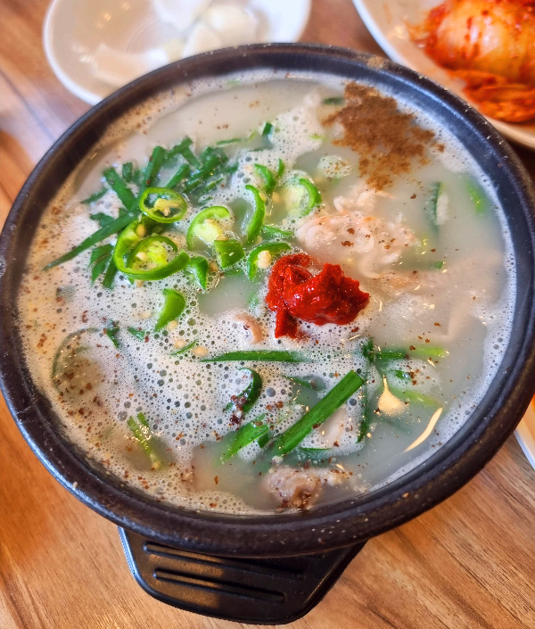 황돼지순대국