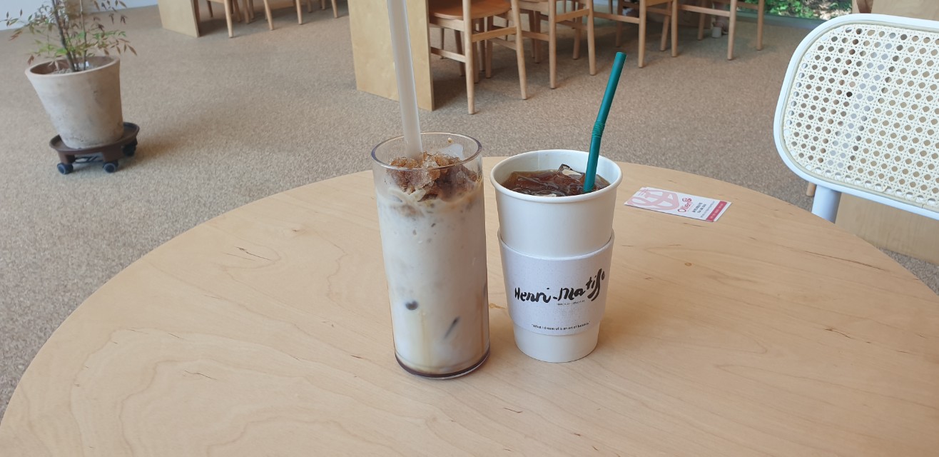 반다크브라운 이미지