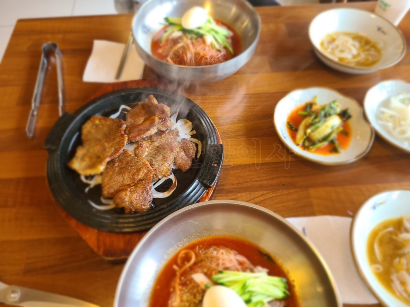  경기도 오포 맛집 도심속 한옥식당 < 마당 >