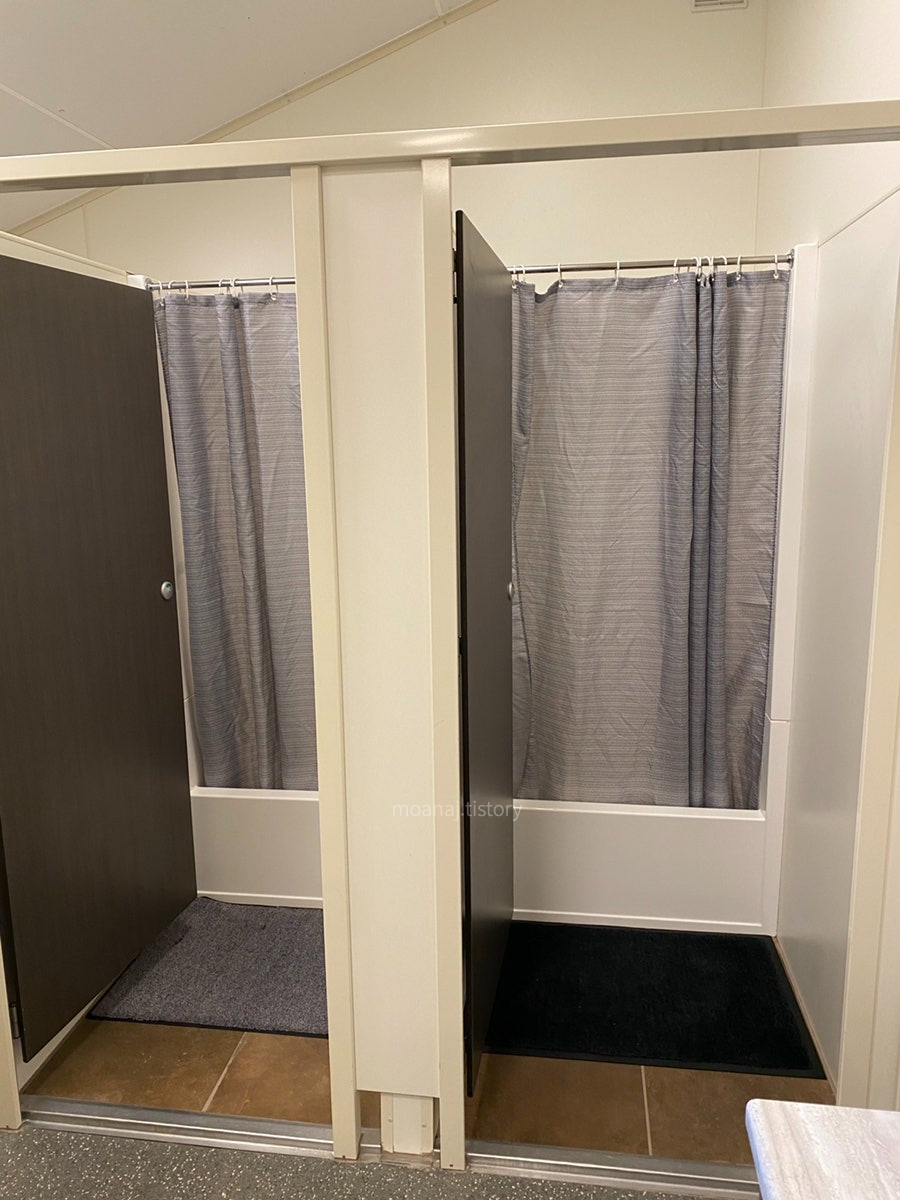 Lakes Edge Holiday Park shower room