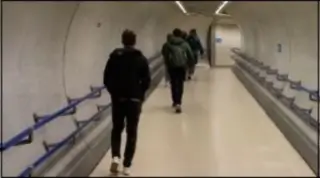 지하도를 걸어가는 꿈