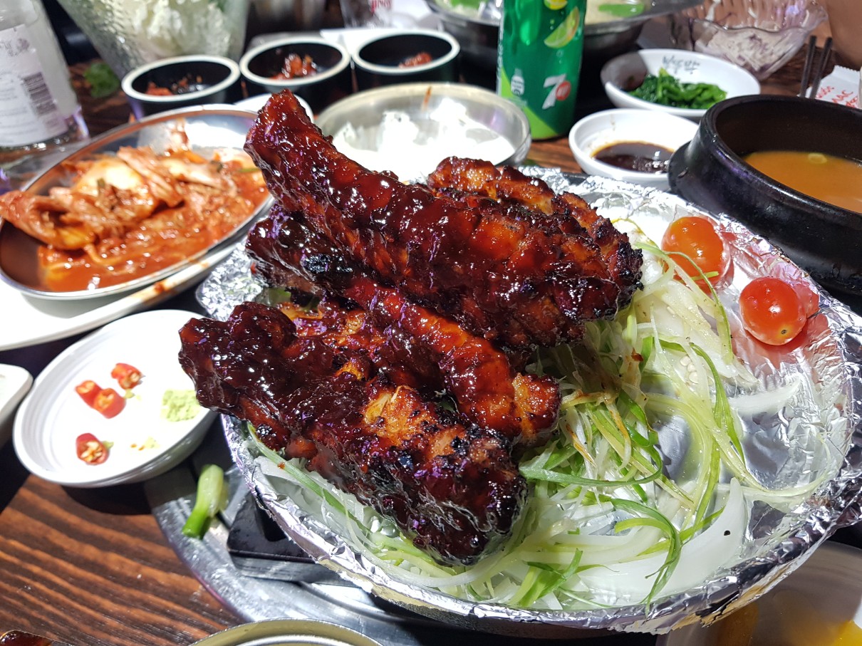 호치민 7군 푸미흥 갈비살 전문점 부뚜막 - 매운 치즈 쪽갈비