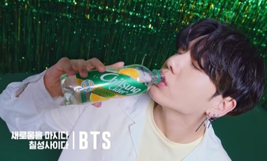 방탄소년단 멤버 정국, 맑고 청량한 소년미 눈길