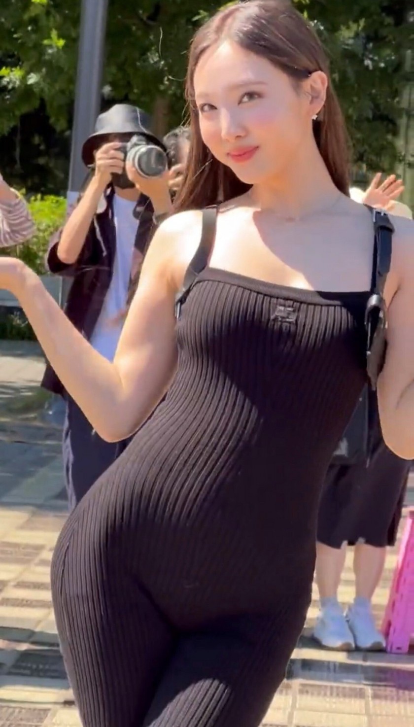  트와이스 나연 미니팬미팅 타이트한 의상