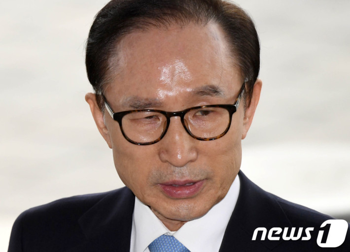  이명박 재수감 !! 징역 17년 확정 !!