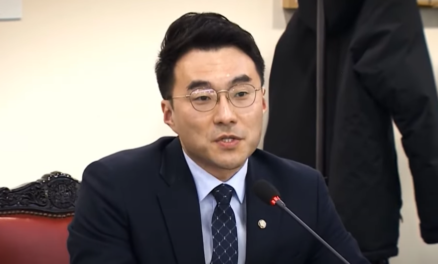  김남국 의원의 암호화폐 거래 논란: 업비트, 비정상 거래와 자금세탁 의심 제기