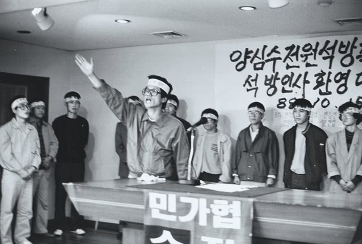 김문수 후보 캠프 핵심 직책 의원 "김 후보가 전형적 좌파식 조직 탈취 시도" 주장, 차명진 전 의원은 "당 지도부가 후보직 한덕수에게 바치려 해" - 김문수 캠프 핵심 직책 의원 "김 후보, 전형적인 좌파식 조직 탈취 전조 보여" 김문수 후보 캠프 핵심 직책 의원 "김 후보가 전형적 좌파식 조직 탈취 시도" 주장, 차명진 전 의원은 "당 지도부가 후보직 한덕수에게 바치려 해" - 김문수 캠프 핵심 직책 의원 "김 후보, 전형적인 좌파식 조직 탈취 전조 보여"