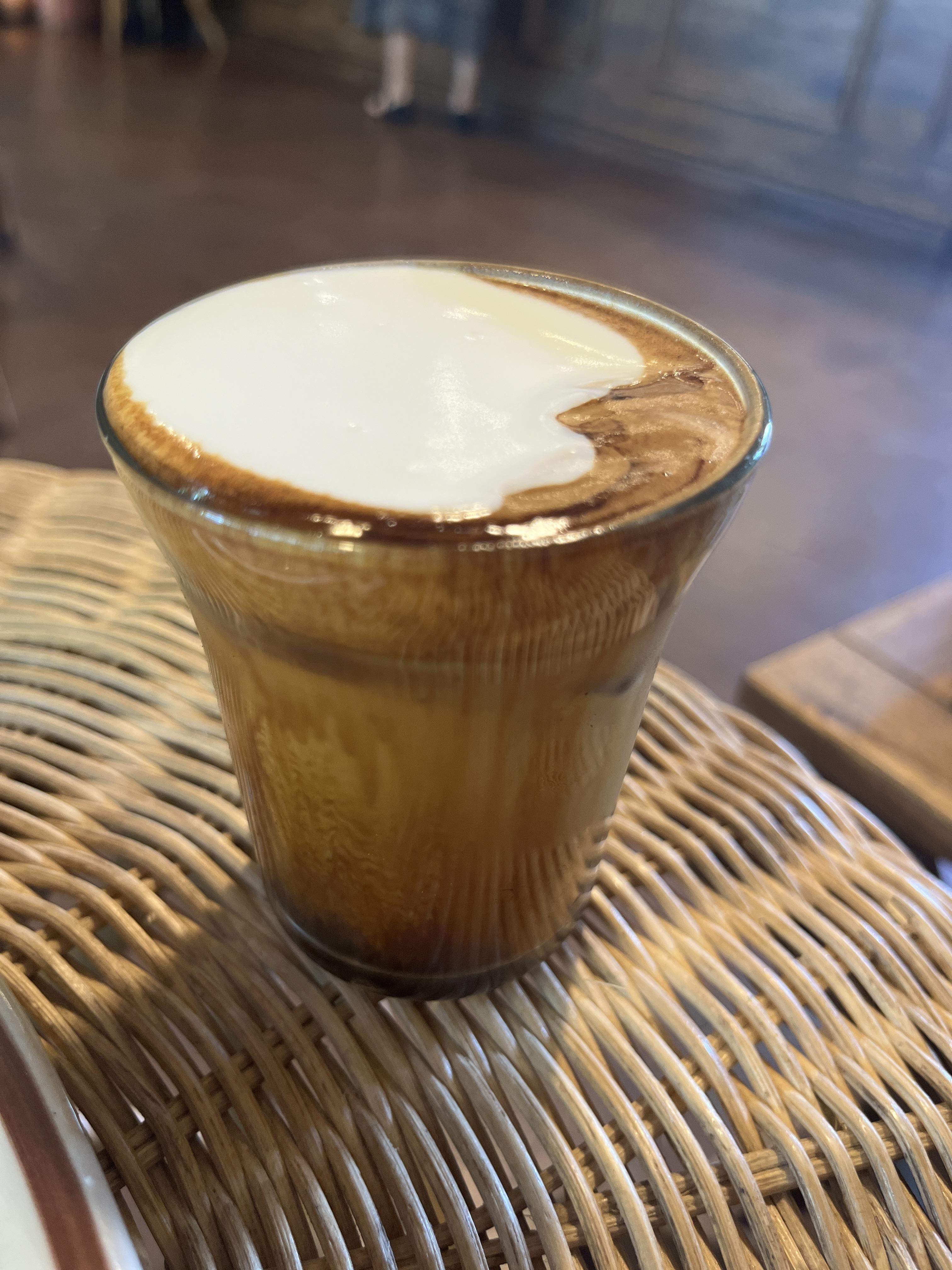 시그니처 하디르 커피 (우유크림)