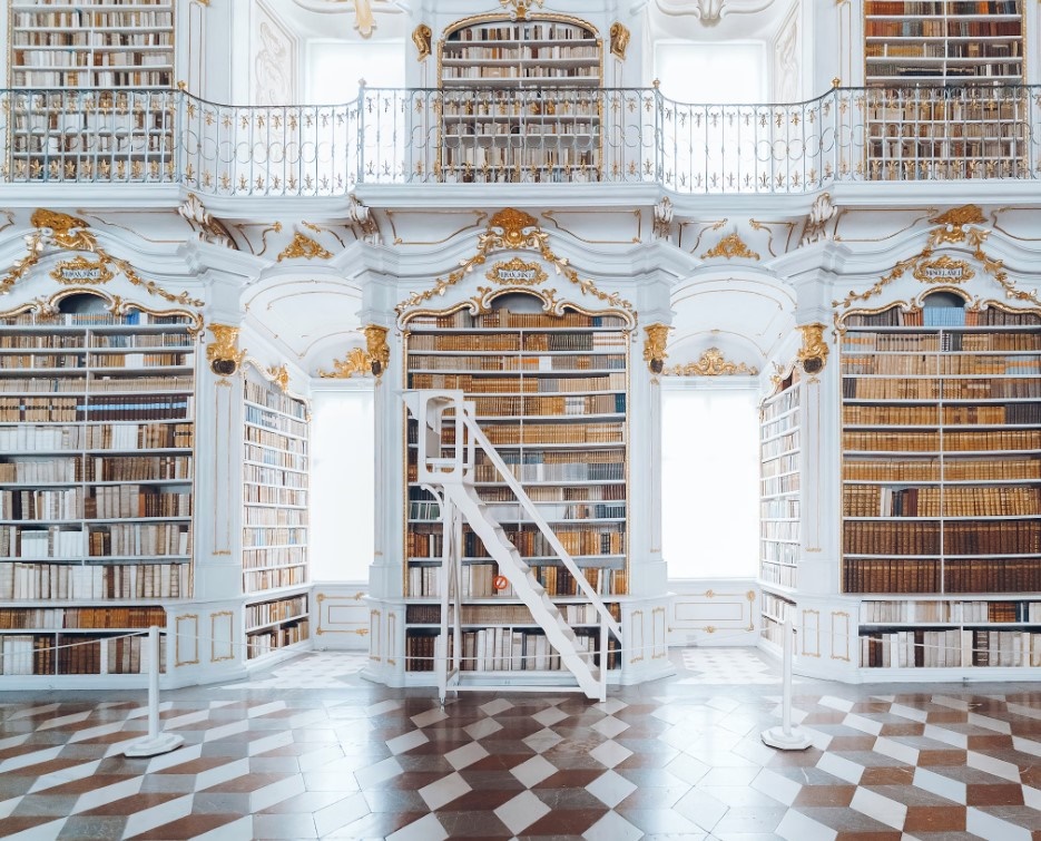 스타벅스와 도서관의 만남: 새로운 공간을 창조하다