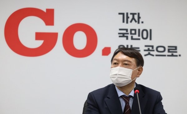  '범야권 대선 지지율 1위' 윤석열, 국민의힘 전격 입당