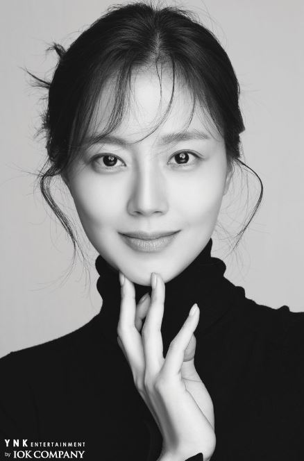  화사한 미소와 청초한 외모를 가진 배우 문채원