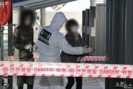 12월 21일 오늘 현재 코로나19 신규 확진자 926명 !! 검사수가 줄어든 주말 효과로 적어진 확진자!!