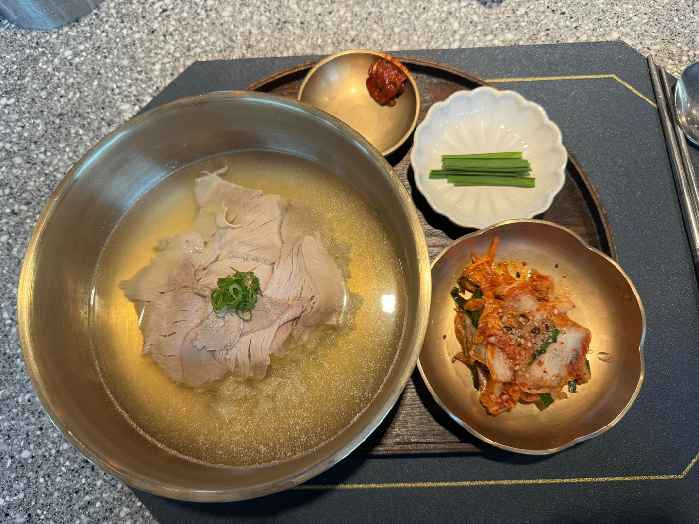 돈탐 국밥