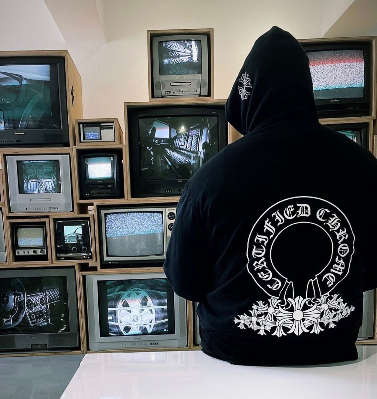  [CHROME HEARTS] 크롬하츠 암 프린트 크로스 로고 스웨트 셔츠 후드 티셔츠