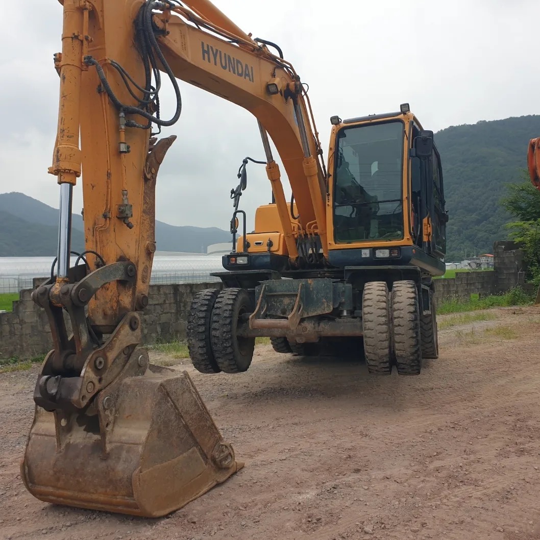  현대 R140W 2011년식 3800만원 판매합니다.