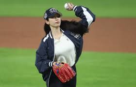 박신혜 한국시리즈 시구 영상
