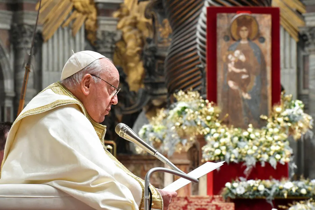 프란치스코 교황은 바티칸 성 베드로 대성당에서 베퍼스와 테 데움 기도를 이끈다