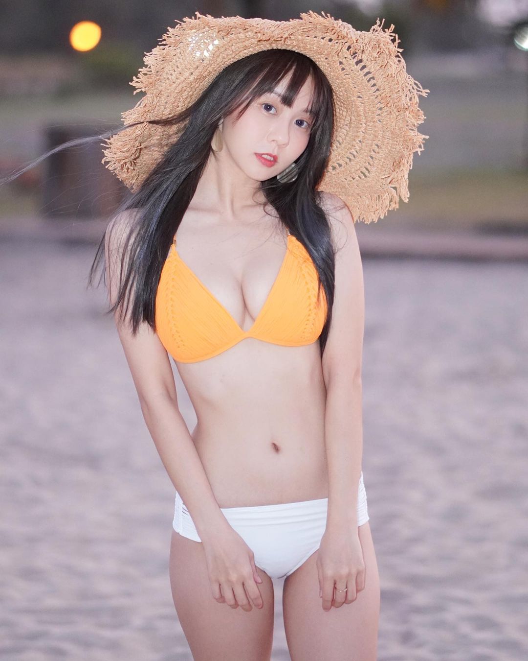 즈즈 (梔梔) ZHI ZHI4
