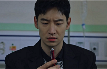최성은-형사의-녹음펜을-찾아낸-김도기