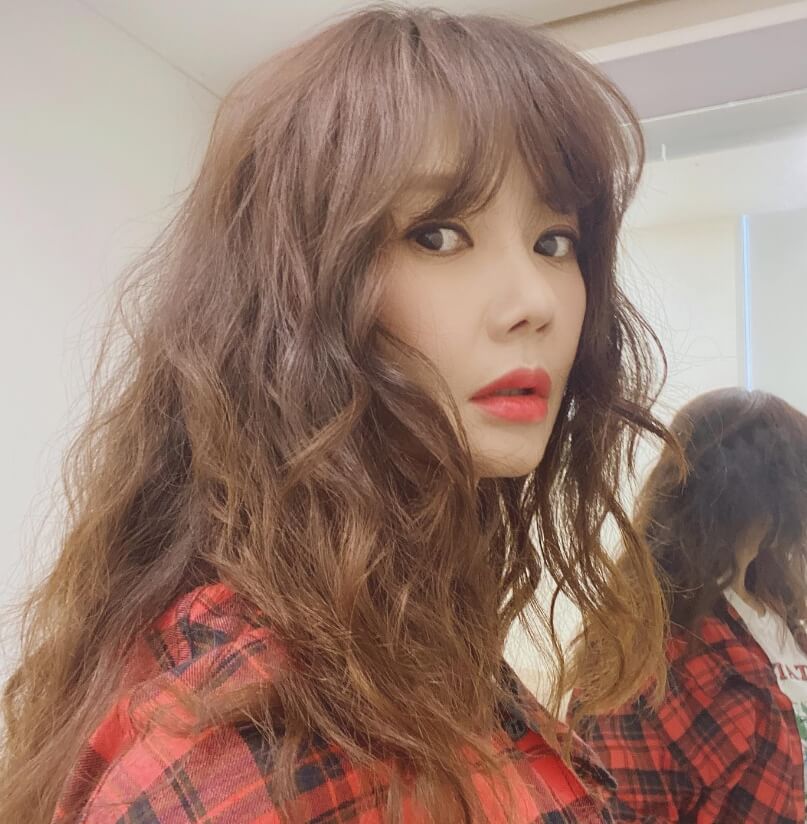 긴머리여성의모습