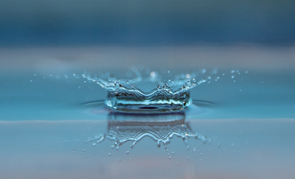 사람의 물은 70%가 물입니다. 사람 몸에 물이 부족하면 여러가지 문제를 일으킵니다.