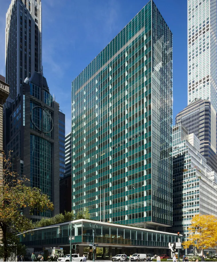 세계적인 설계회사 SOM이 리모델링한 레버하우스 빌딩 외관 모습