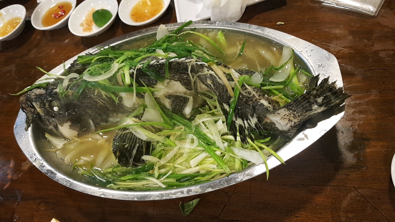 동나이 비엔호아 로컬 맛집 Nha Hang Kaiserin - 다금바리 찜(CA BONG MU)