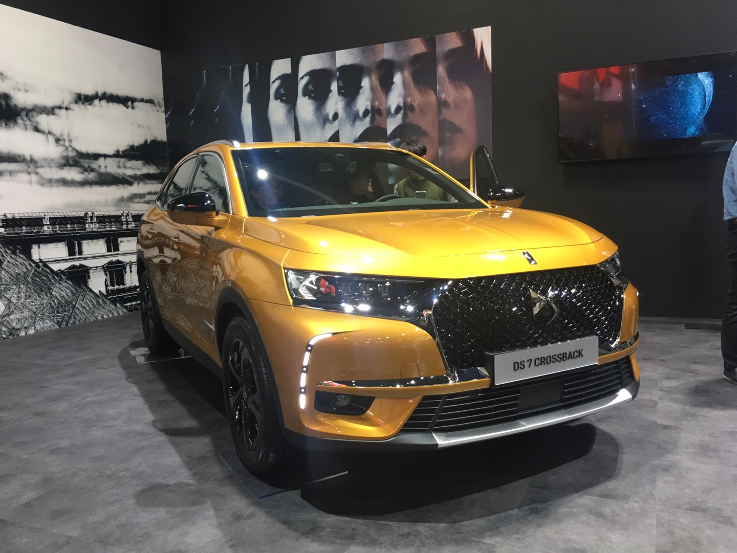  프리미엄 SUV DS7 크로스백의 디자인