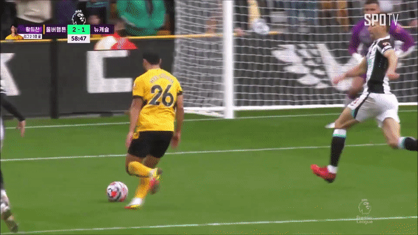  황희찬 리그 3호골.gif (EPL 7R 울버햄튼 vs 뉴캐슬)