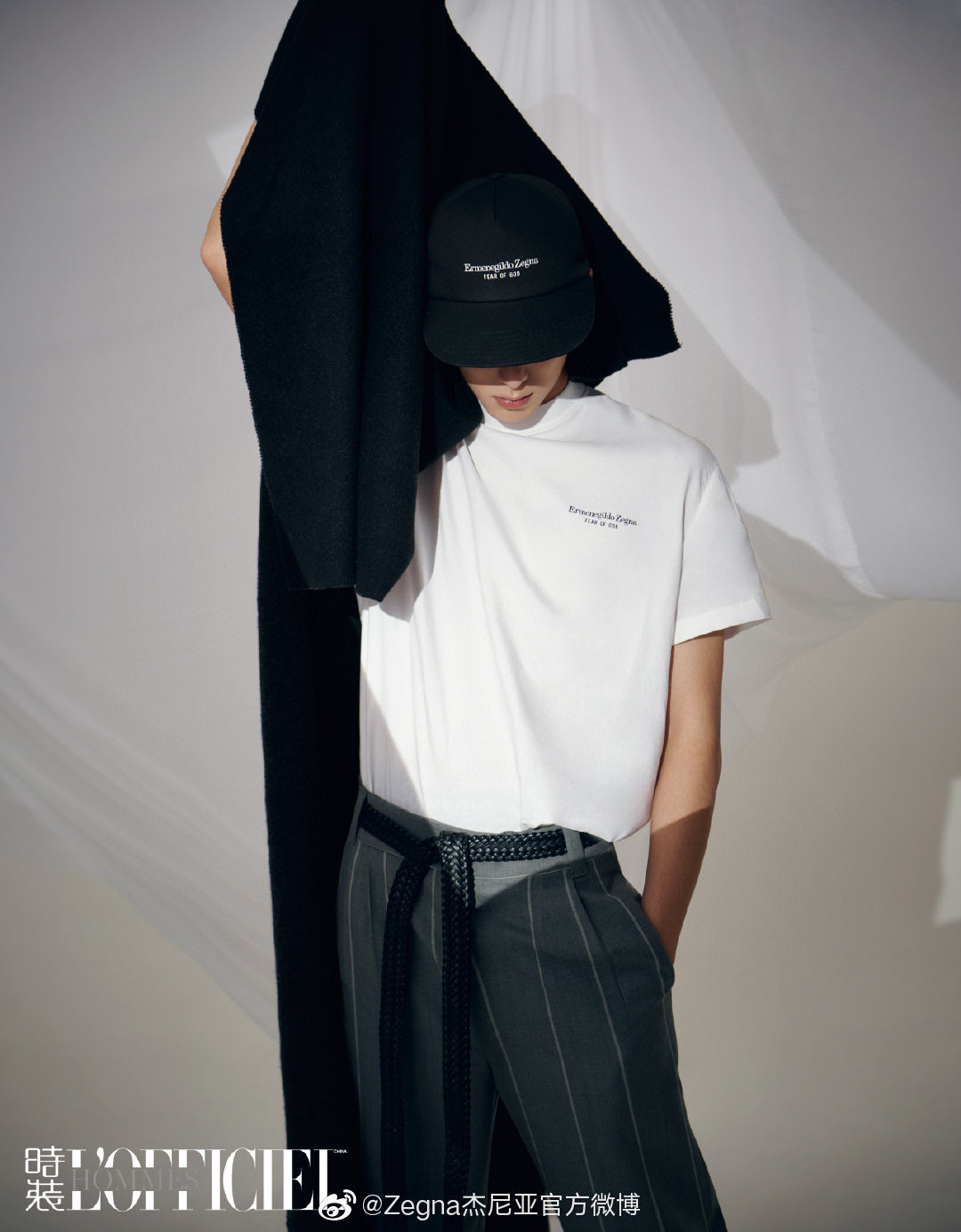  [FEAR OF GOD x ERMENEGILDO ZEGNA] 피어오브갓 X 에르메네질도 제냐 로고 반팔 티셔츠 (2 COLOR)