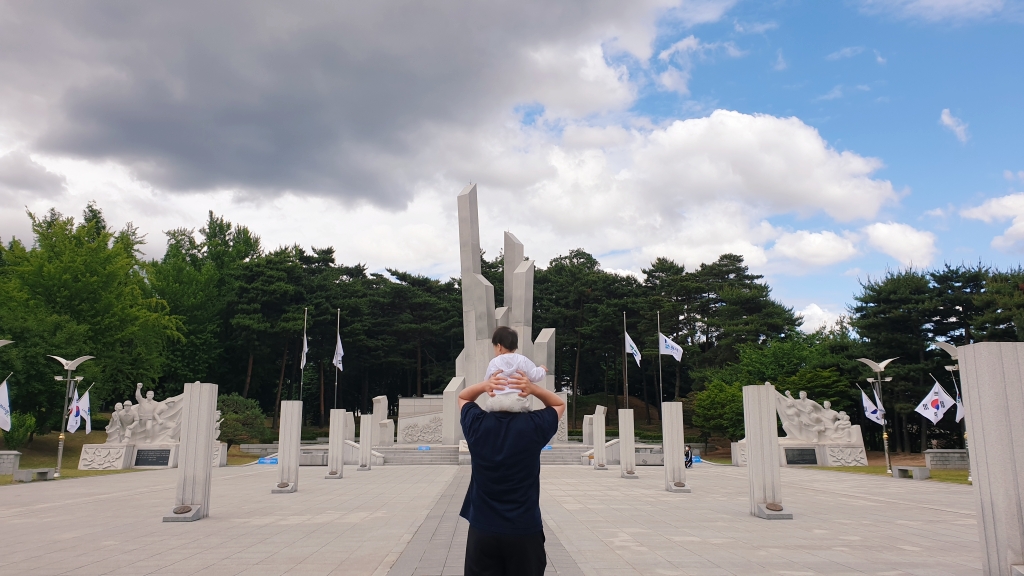 특별한 날&#44; 수원 현충탑과 인계예술공원 산책