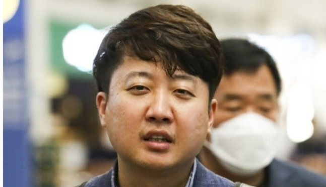  가세연 '호텔 출입' CCTV 공개 압박에..'성상납 의혹' 이준석 "무슨 상관, 다 하라"