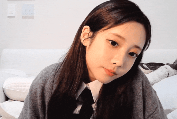  [러블리즈 유지애] 210406 V앱 움짤 : 세상 가장 귀엽고 사랑스러움