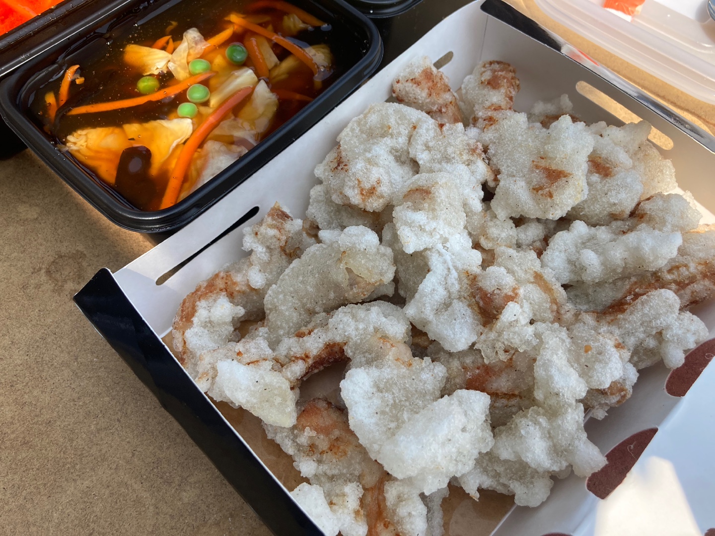  홍콩반점 봄날에 옥탑에서 먹는 자장면 짬뽕 탕수육 하나요!