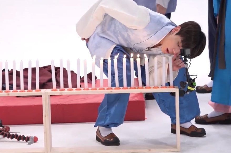  방탄소년단 막내앞에선 찬물도 함부로 마실수없다.jpg