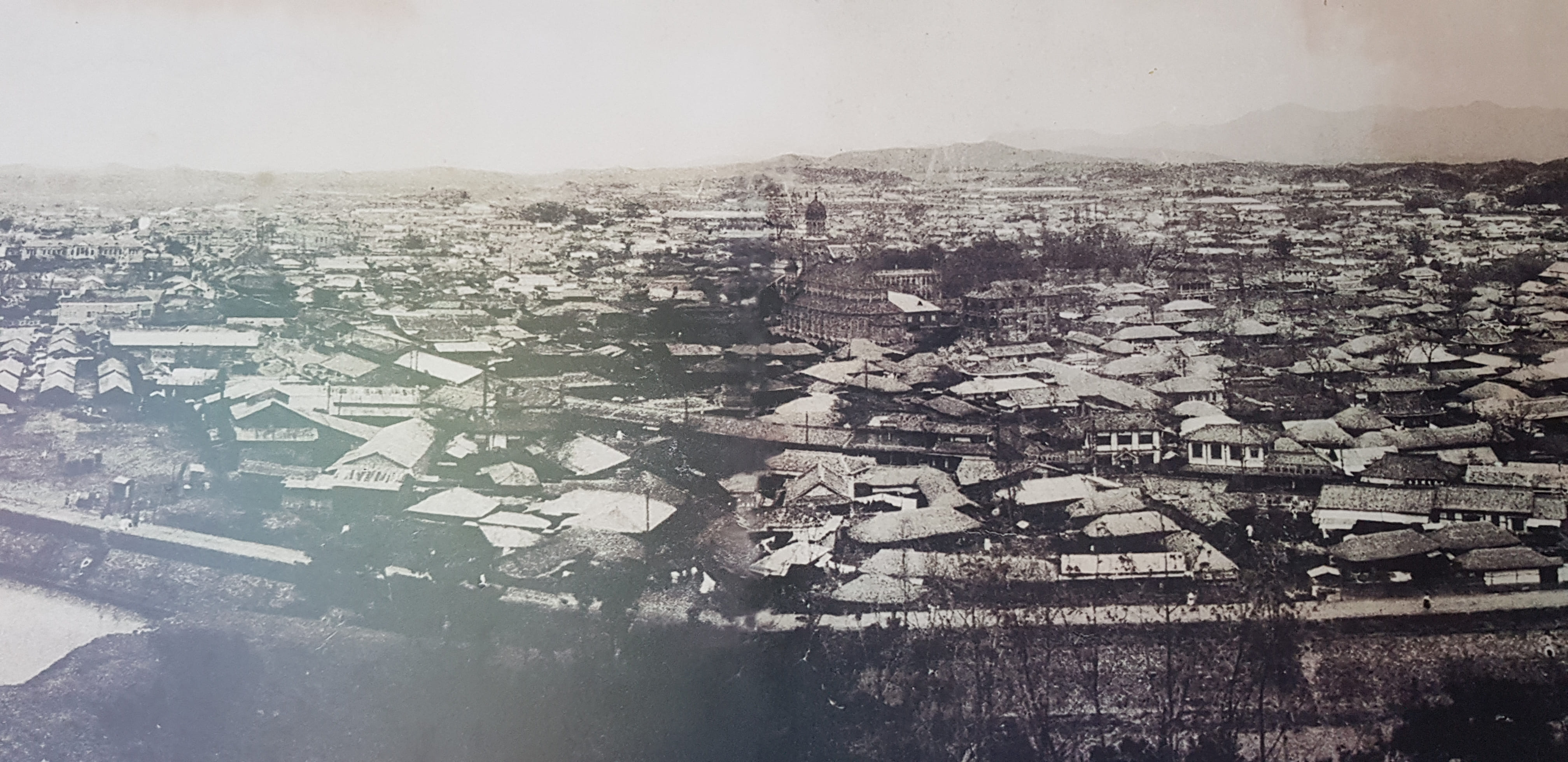 1930년대 전주부 사진으로 중앙에 전동성당이 보인다