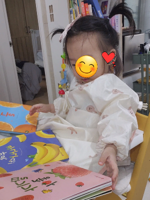 고민하는 아기