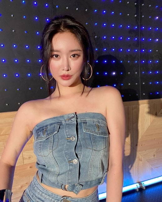  브레이브걸스 민영, 어깨와 볼륨 드러낸 청,청패션.."섹시미 작렬"