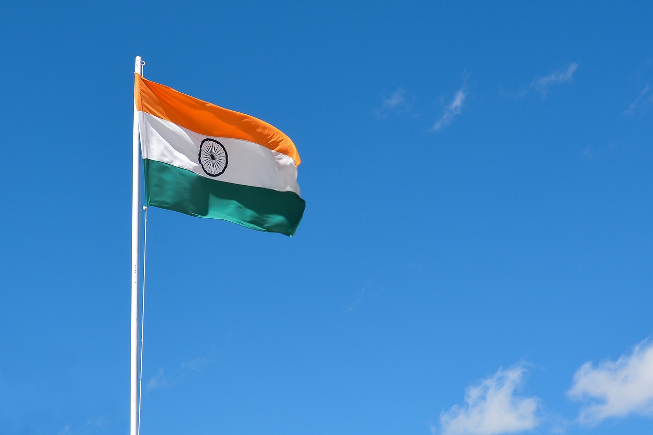 인도-국기-나라-깃발-하늘