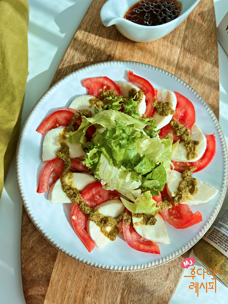 카프레제 샐러드 토마토카프레제 샐러드바질페스토 2