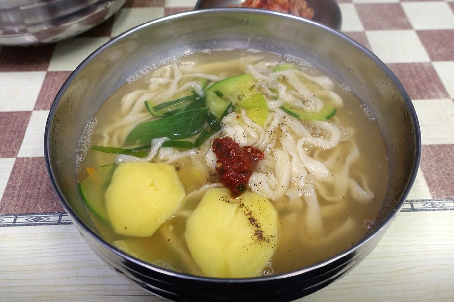 생활의달인 은둔식달 잔치국수계의 평양냉면 &ndash; 서울 국수 맛집 두 곳 정리