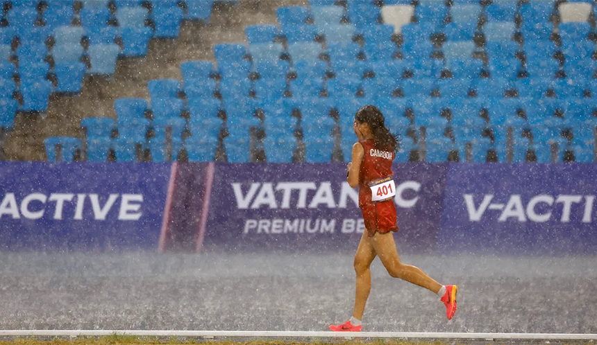  폭우 속 5,000m 완주한 캄보디아 여자 선수 보우 삼낭