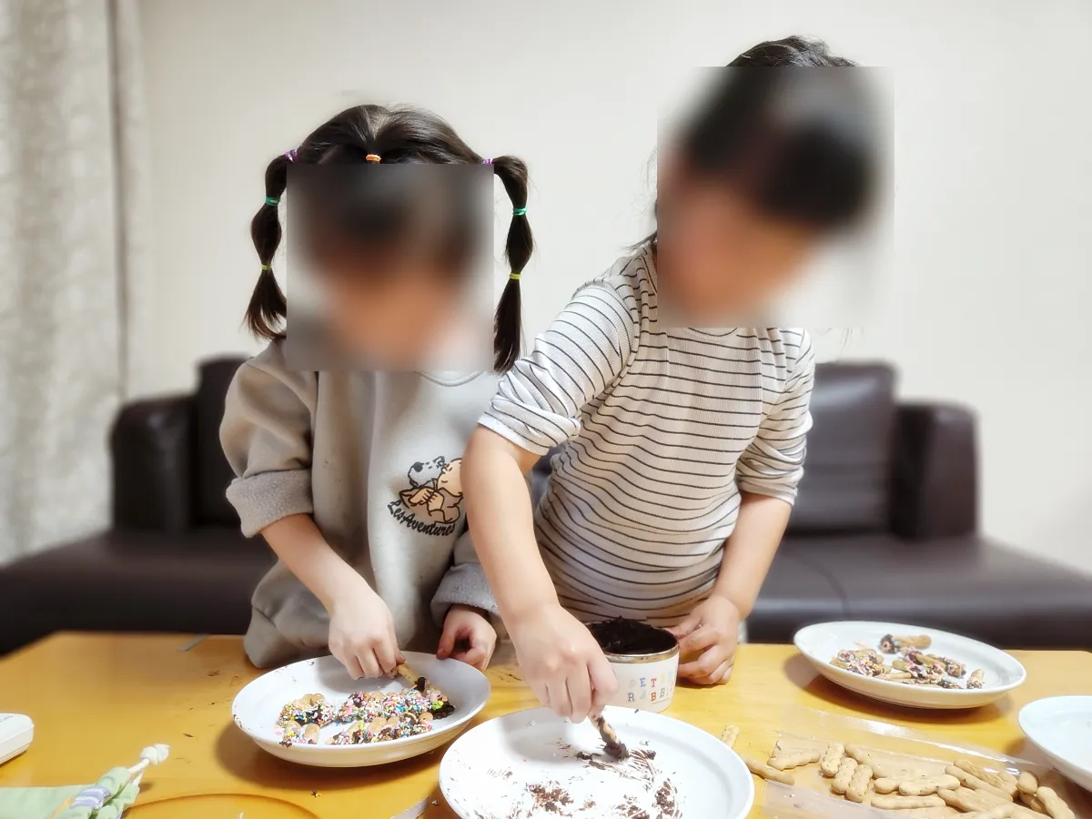 빼빼로만들기-열심히-만드는-아이들