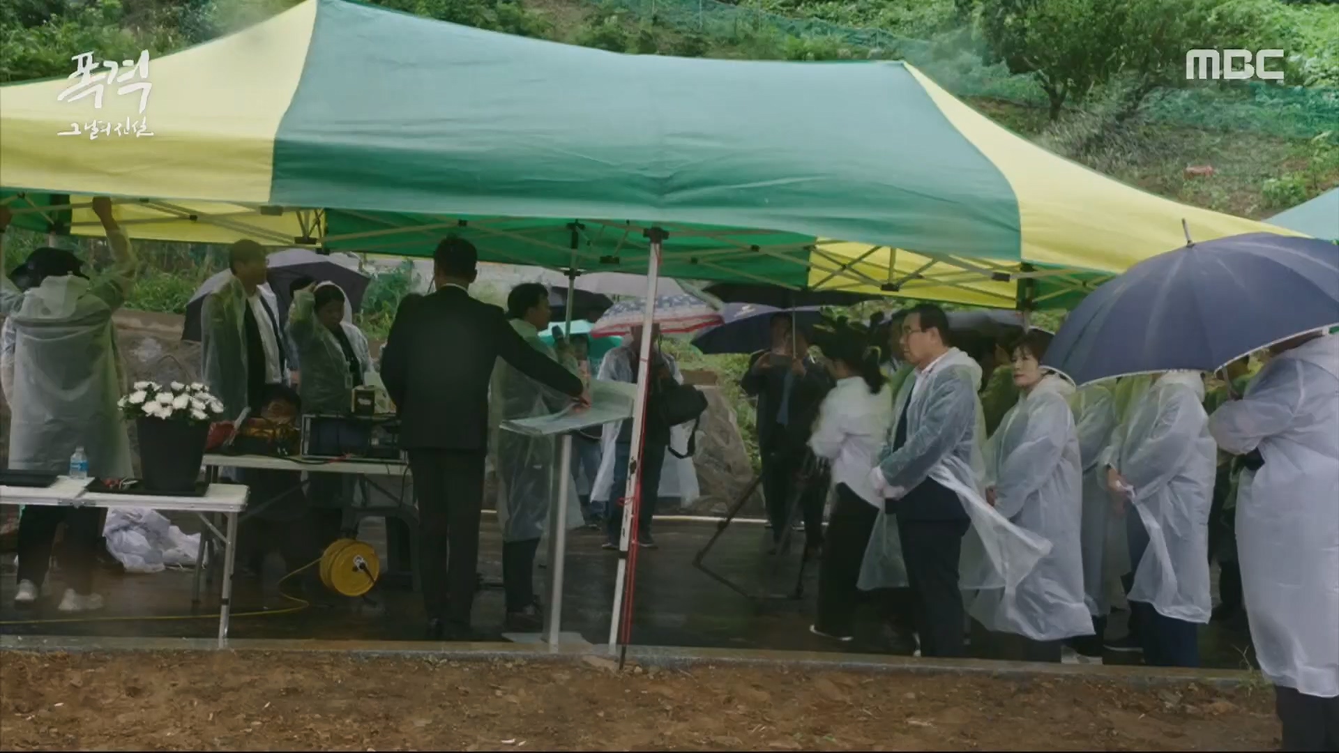 한국전쟁 특집 다큐멘터리 폭격, 그날의 진실.240625p.H264-F1RST.mp4_20240626_202815.866.jpg