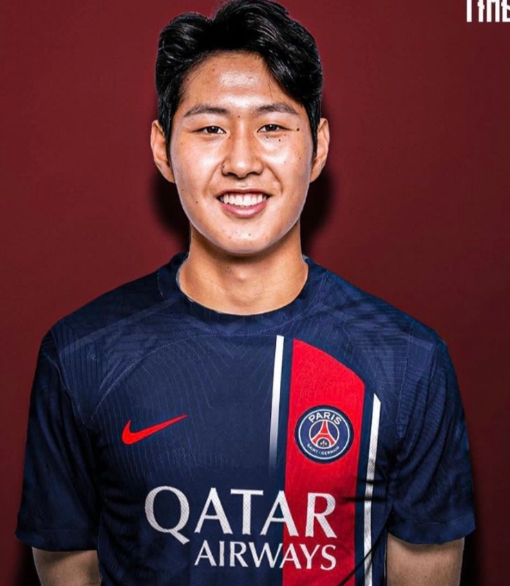 이강인 파리 생제르망 PSG 이적 영입 오피셜 주전 루이스 엔리케 전술 포지션 등번호