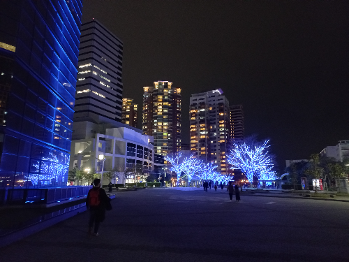 후쿠오카 타워 앞에서 찍은 사진